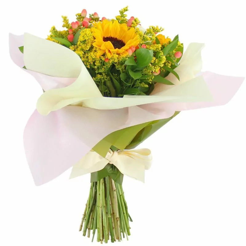 Ramo girasoles, rosas blancas e hypericum